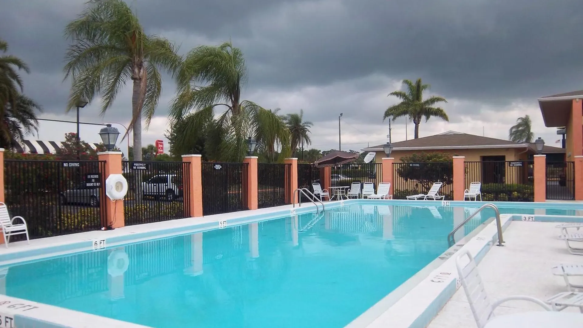 4 Affordable Hotels Close to A E Backus Gallery Museum