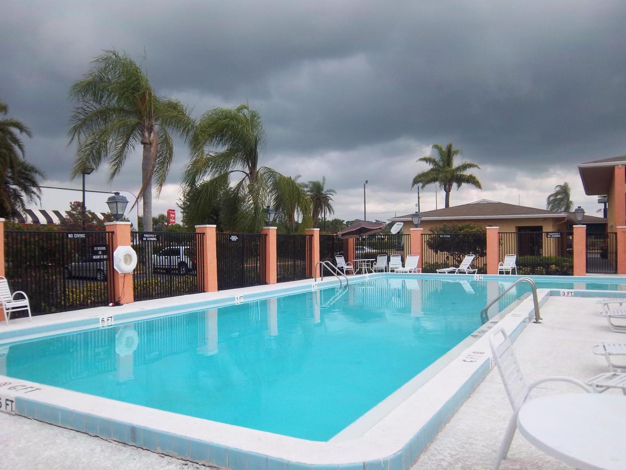 4 Affordable Hotels Close to A E Backus Gallery Museum